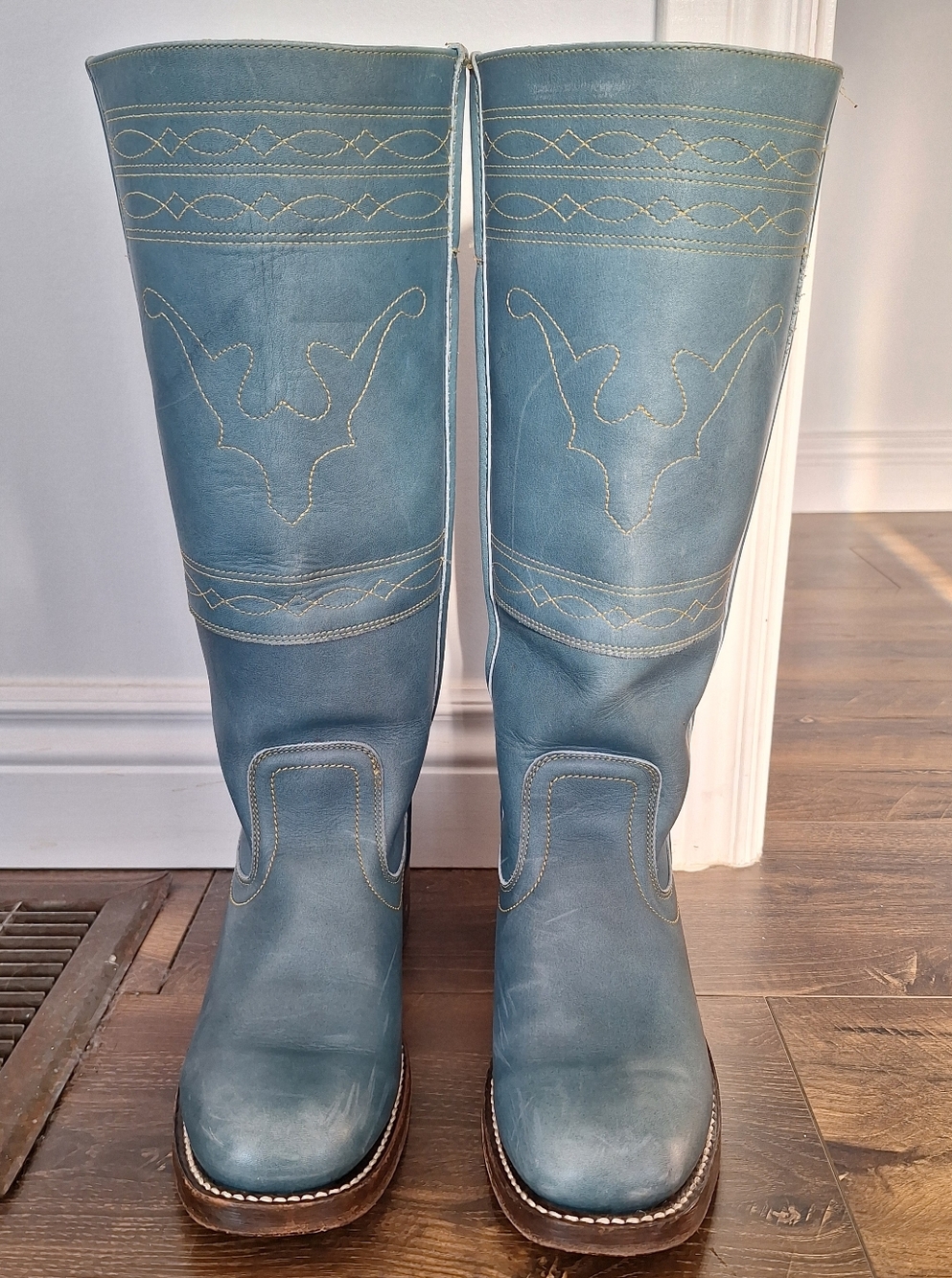 RARE Blue Frye Campus Stitching Horse Boots, Ladies Size 8 - Picture 2 of 6